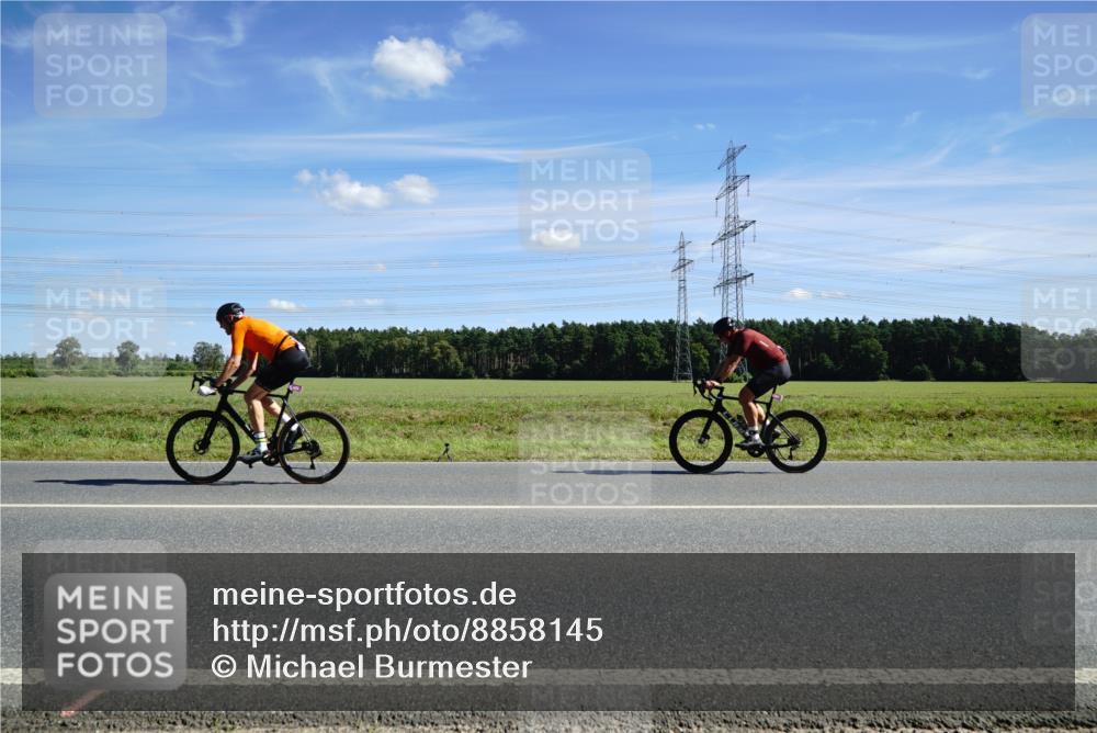 07.09.2025 - 19. Norderstedt Triathlon Michael Burmester http://msf.ph/oto/8858145 07.09.2025 13:06:51 Radfahren  meine-sportfotos.de