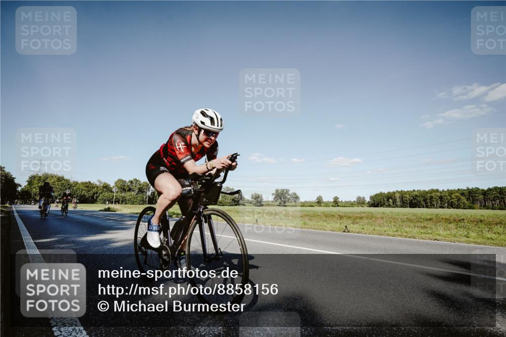 07.09.2025 - 19. Norderstedt Triathlon Michael Burmester http://msf.ph/oto/8858156 07.09.2025 15:37:24 Radfahren 371, 405, 439, 927 meine-sportfotos.de
