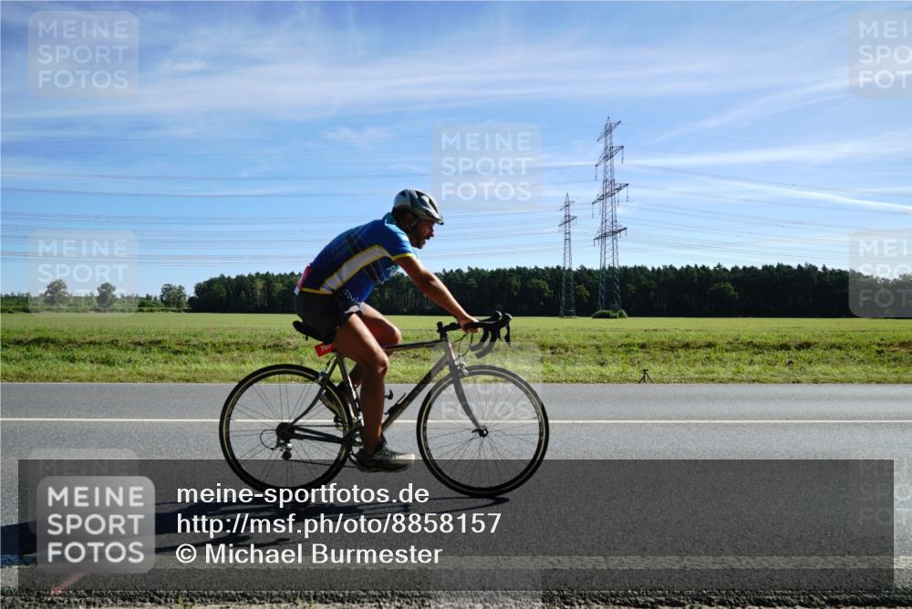07.09.2025 - 19. Norderstedt Triathlon Michael Burmester http://msf.ph/oto/8858157 07.09.2025 11:27:21 Radfahren 760, 1176, 1198 meine-sportfotos.de