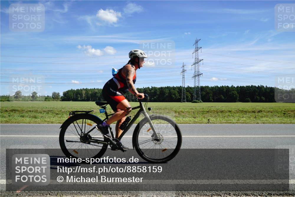07.09.2025 - 19. Norderstedt Triathlon Michael Burmester http://msf.ph/oto/8858159 07.09.2025 13:07:00 Radfahren 1477 meine-sportfotos.de