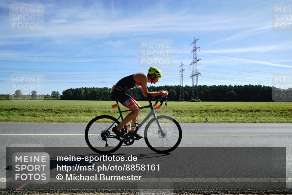 07.09.2025 - 19. Norderstedt Triathlon Michael Burmester http://msf.ph/oto/8858161 07.09.2025 11:27:22 Radfahren 760, 1176, 1198 meine-sportfotos.de