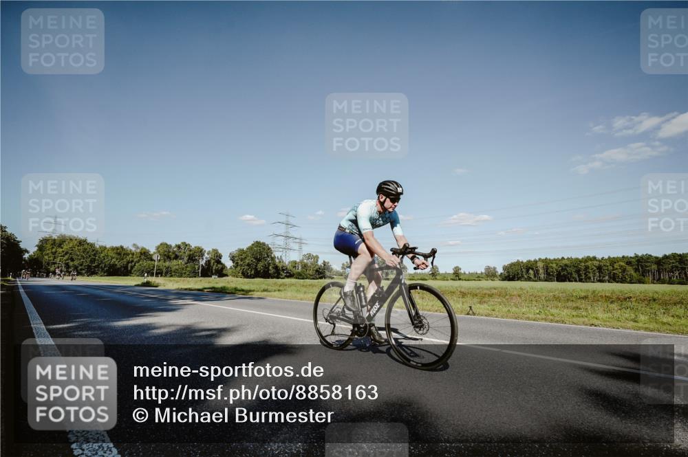 07.09.2025 - 19. Norderstedt Triathlon Michael Burmester http://msf.ph/oto/8858163 07.09.2025 15:37:26 Radfahren 371, 405, 439, 927 meine-sportfotos.de