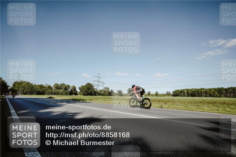 07.09.2025 - 19. Norderstedt Triathlon Michael Burmester http://msf.ph/oto/8858168 07.09.2025 15:37:29 Radfahren 405, 1415 meine-sportfotos.de