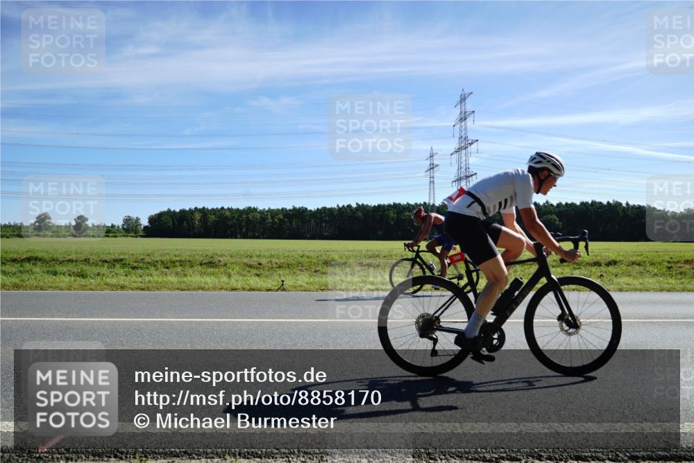 07.09.2025 - 19. Norderstedt Triathlon Michael Burmester http://msf.ph/oto/8858170 07.09.2025 11:27:27 Radfahren 300, 1313 meine-sportfotos.de