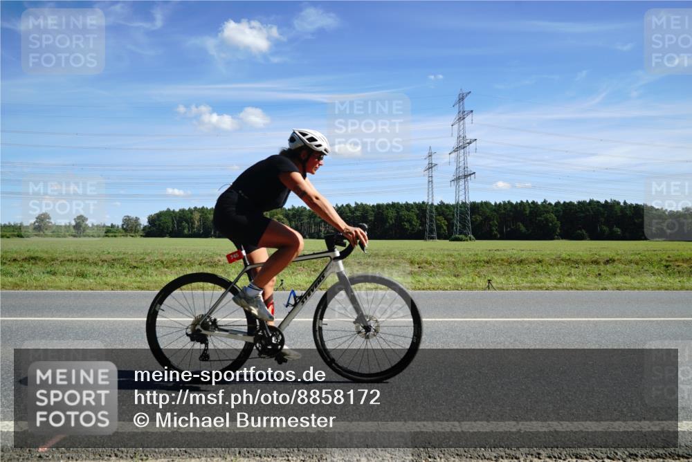 07.09.2025 - 19. Norderstedt Triathlon Michael Burmester http://msf.ph/oto/8858172 07.09.2025 13:07:07 Radfahren 270, 358, 745, 1292 meine-sportfotos.de