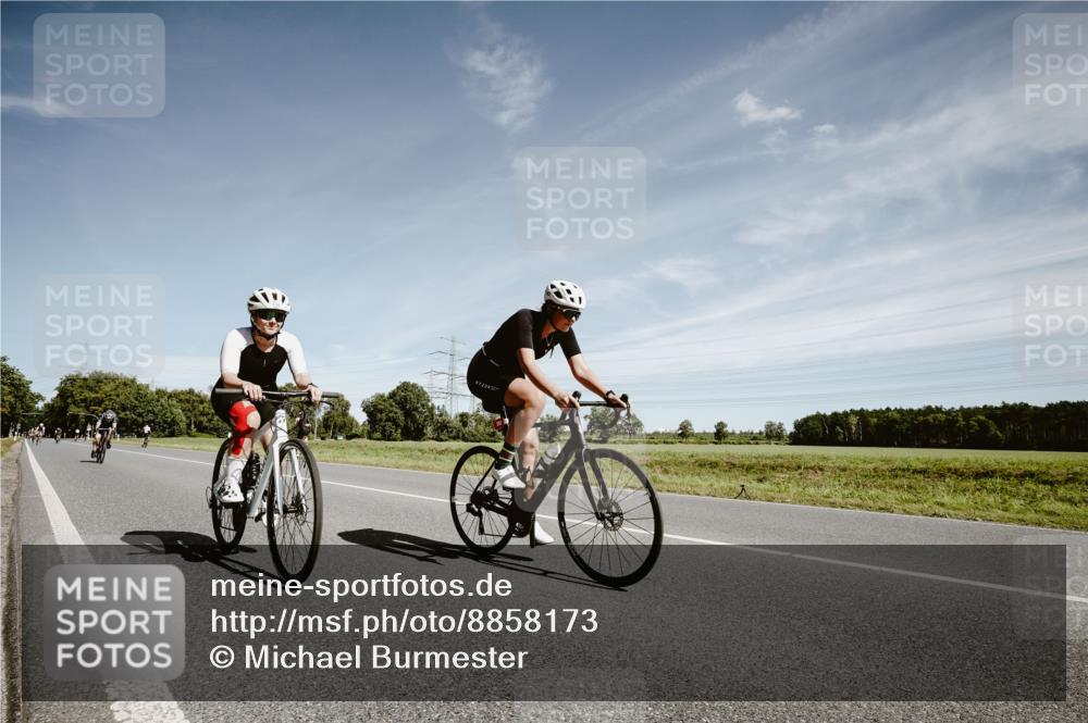 07.09.2025 - 19. Norderstedt Triathlon Michael Burmester http://msf.ph/oto/8858173 07.09.2025 12:30:29 Radfahren 207, 282, 1360 meine-sportfotos.de