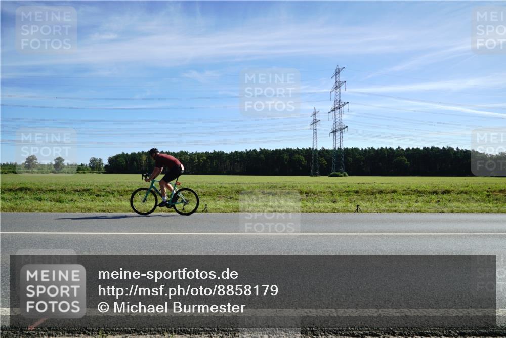 07.09.2025 - 19. Norderstedt Triathlon Michael Burmester http://msf.ph/oto/8858179 07.09.2025 11:27:29 Radfahren 300, 1313 meine-sportfotos.de