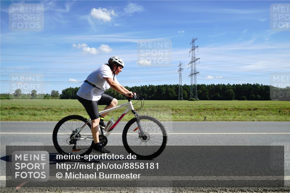 07.09.2025 - 19. Norderstedt Triathlon Michael Burmester http://msf.ph/oto/8858181 07.09.2025 13:07:13 Radfahren 319, 358, 708 meine-sportfotos.de