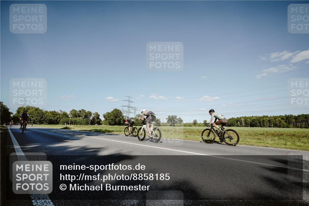 07.09.2025 - 19. Norderstedt Triathlon Michael Burmester http://msf.ph/oto/8858185 07.09.2025 15:37:39 Radfahren 894 meine-sportfotos.de