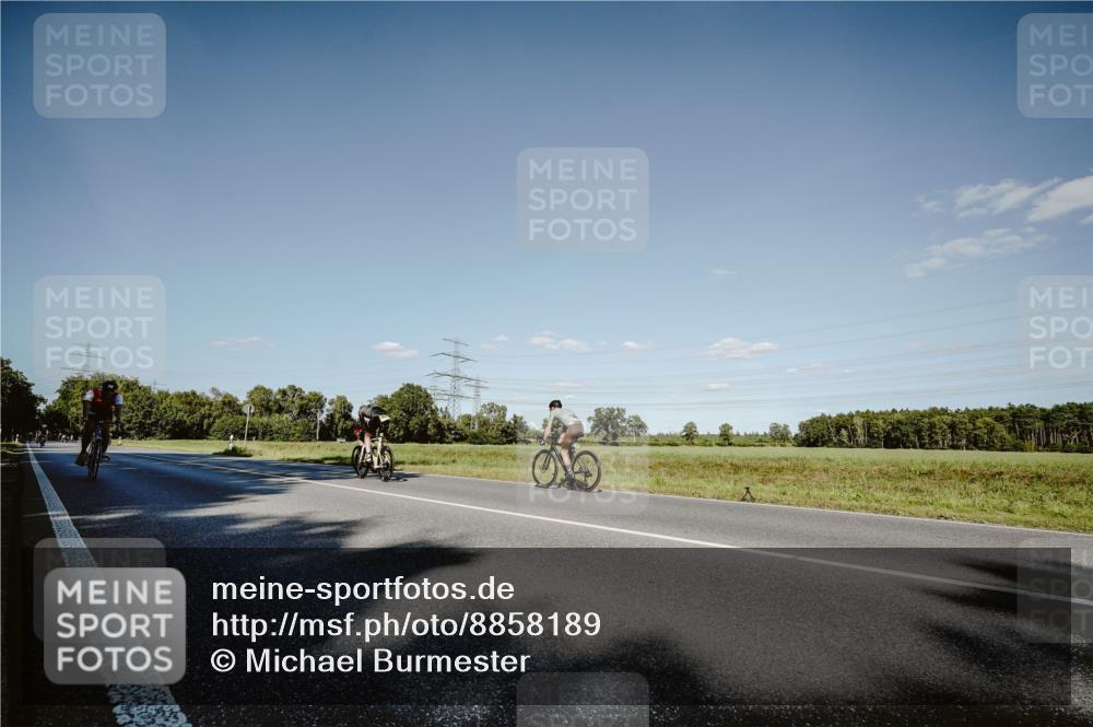 07.09.2025 - 19. Norderstedt Triathlon Michael Burmester http://msf.ph/oto/8858189 07.09.2025 15:37:39 Radfahren 894 meine-sportfotos.de
