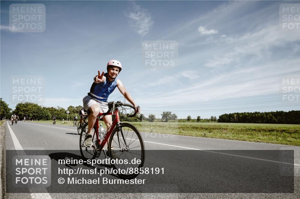07.09.2025 - 19. Norderstedt Triathlon Michael Burmester http://msf.ph/oto/8858191 07.09.2025 12:30:36 Radfahren 715, 1295 meine-sportfotos.de