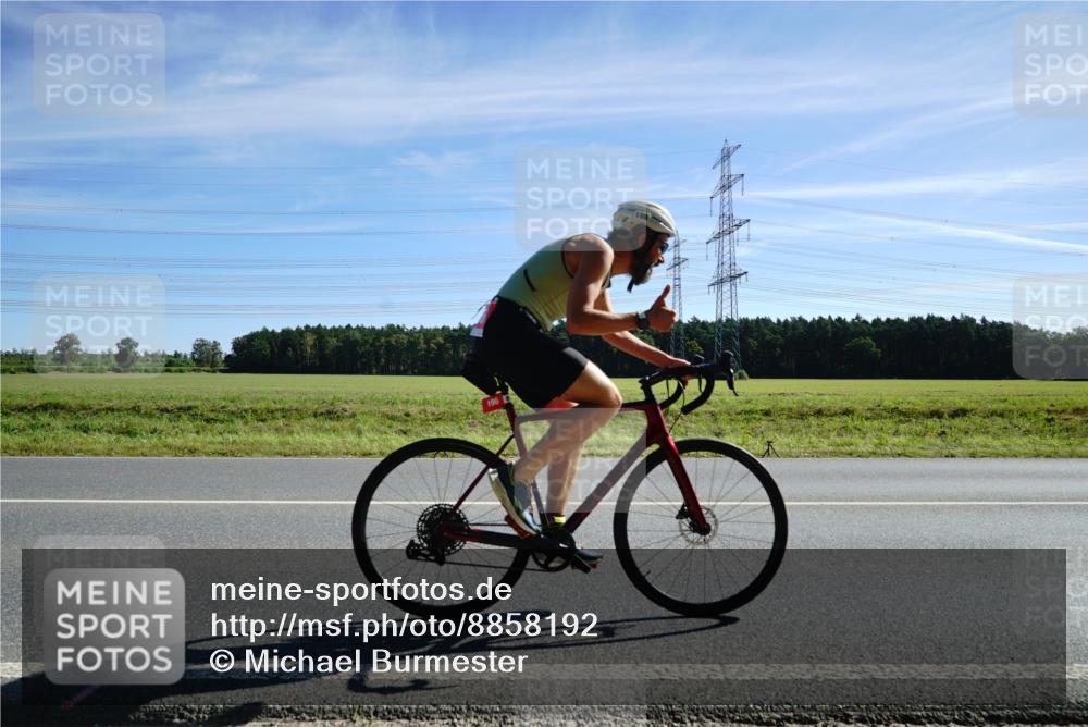 07.09.2025 - 19. Norderstedt Triathlon Michael Burmester http://msf.ph/oto/8858192 07.09.2025 11:27:34 Radfahren 154, 196 meine-sportfotos.de
