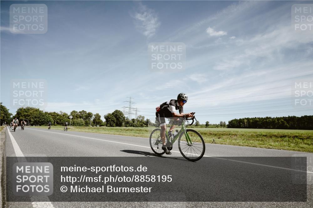 07.09.2025 - 19. Norderstedt Triathlon Michael Burmester http://msf.ph/oto/8858195 07.09.2025 12:30:37 Radfahren 248, 715, 1221, 1295 meine-sportfotos.de