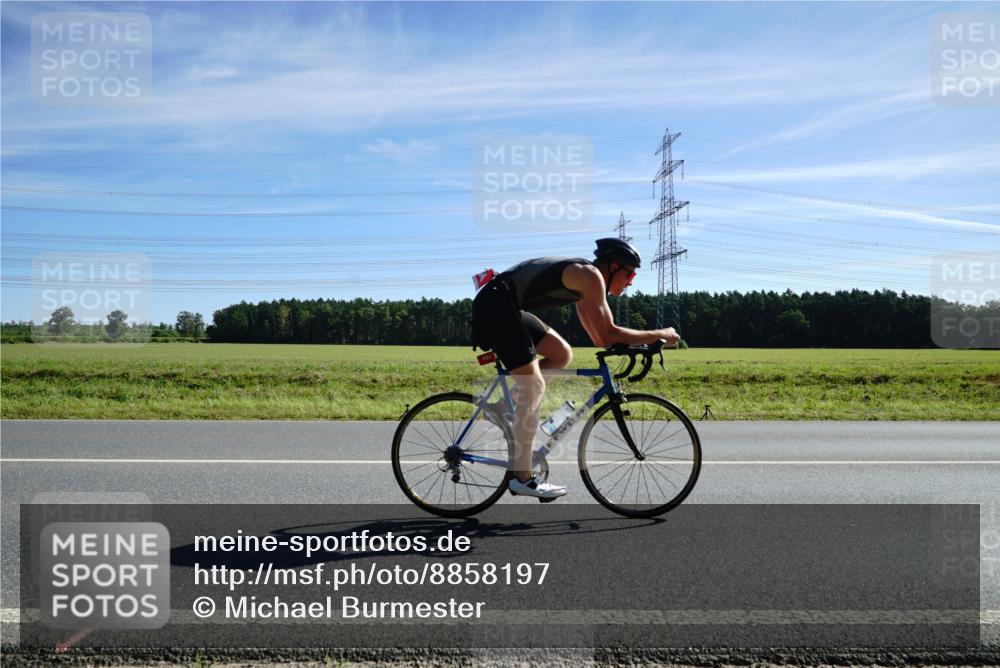 07.09.2025 - 19. Norderstedt Triathlon Michael Burmester http://msf.ph/oto/8858197 07.09.2025 11:27:36 Radfahren 154, 196 meine-sportfotos.de
