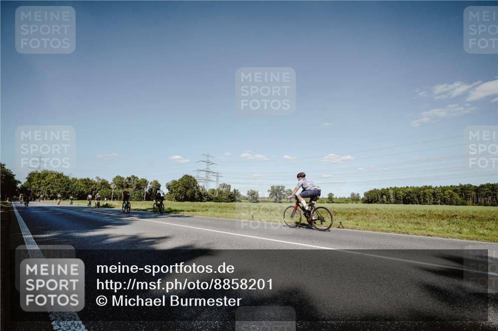 07.09.2025 - 19. Norderstedt Triathlon Michael Burmester http://msf.ph/oto/8858201 07.09.2025 15:37:42 Radfahren 894, 1509 meine-sportfotos.de