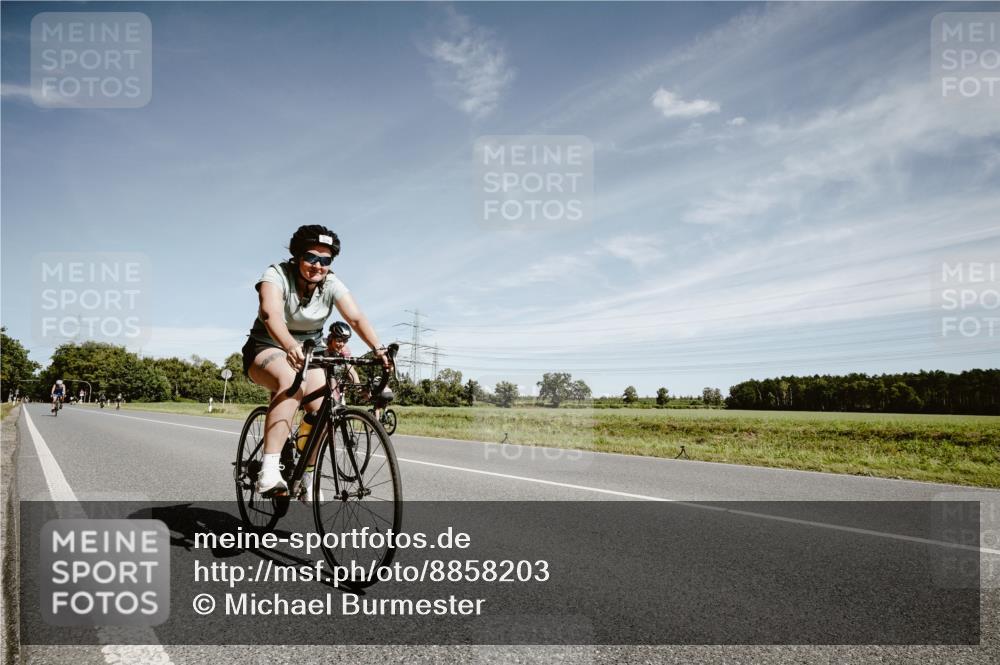 07.09.2025 - 19. Norderstedt Triathlon Michael Burmester http://msf.ph/oto/8858203 07.09.2025 12:30:40 Radfahren 248, 715, 1221 meine-sportfotos.de