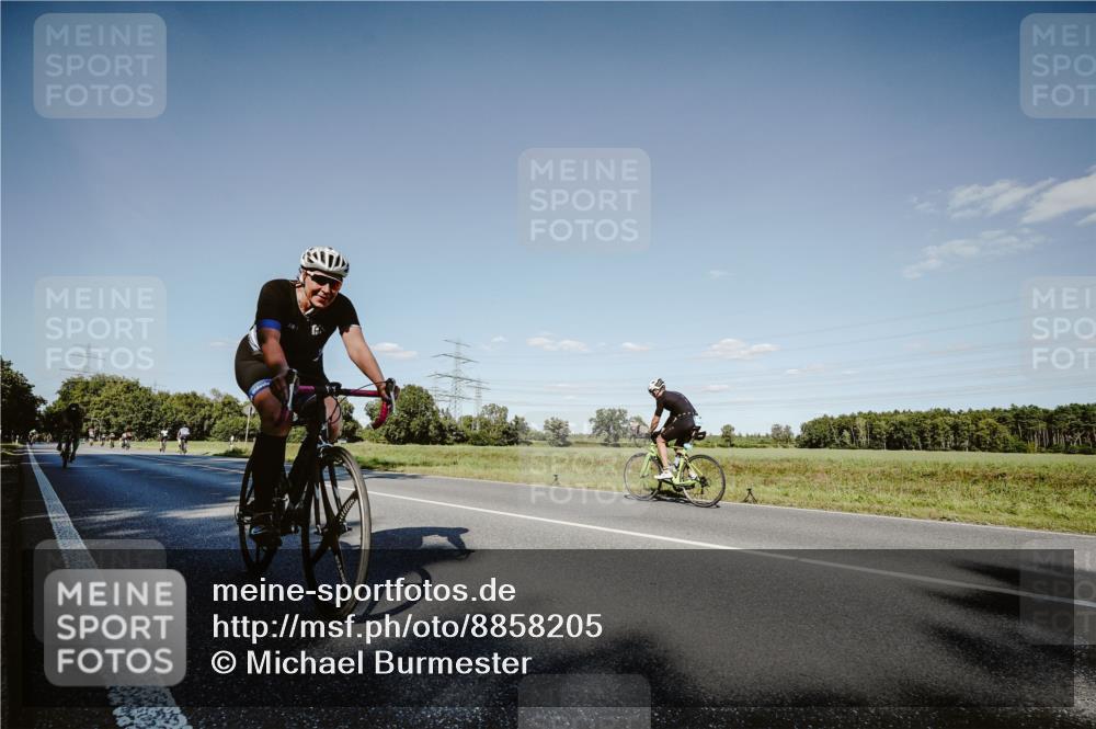 07.09.2025 - 19. Norderstedt Triathlon Michael Burmester http://msf.ph/oto/8858205 07.09.2025 15:37:45 Radfahren 910, 1509 meine-sportfotos.de