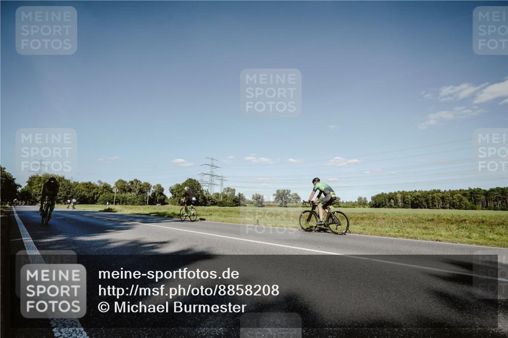 07.09.2025 - 19. Norderstedt Triathlon Michael Burmester http://msf.ph/oto/8858208 07.09.2025 15:37:46 Radfahren 910, 1509 meine-sportfotos.de
