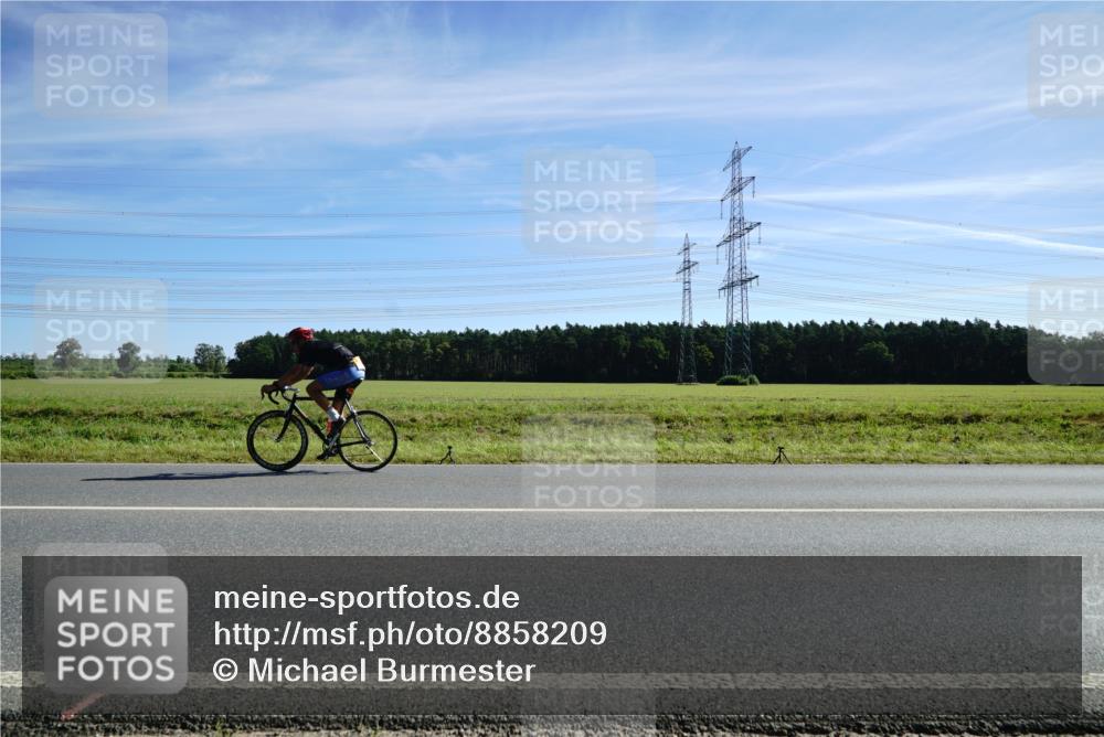 07.09.2025 - 19. Norderstedt Triathlon Michael Burmester http://msf.ph/oto/8858209 07.09.2025 11:27:43 Radfahren 1210 meine-sportfotos.de