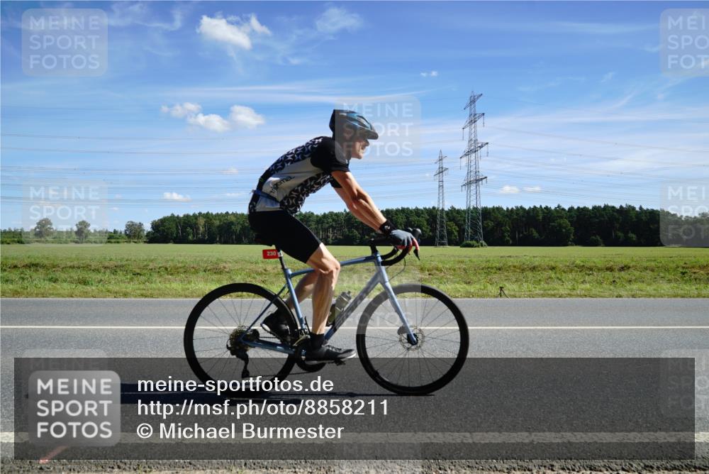 07.09.2025 - 19. Norderstedt Triathlon Michael Burmester http://msf.ph/oto/8858211 07.09.2025 13:07:34 Radfahren 230, 360 meine-sportfotos.de