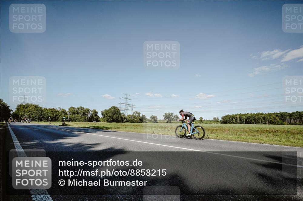 07.09.2025 - 19. Norderstedt Triathlon Michael Burmester http://msf.ph/oto/8858215 07.09.2025 15:37:49 Radfahren 910 meine-sportfotos.de