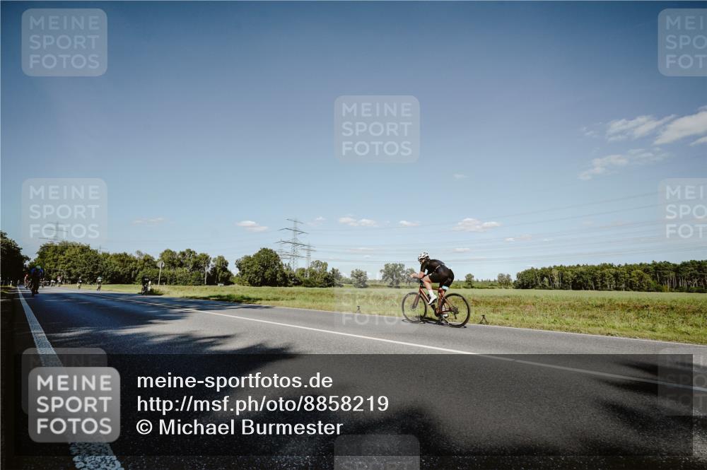 07.09.2025 - 19. Norderstedt Triathlon Michael Burmester http://msf.ph/oto/8858219 07.09.2025 15:37:51 Radfahren 1446 meine-sportfotos.de