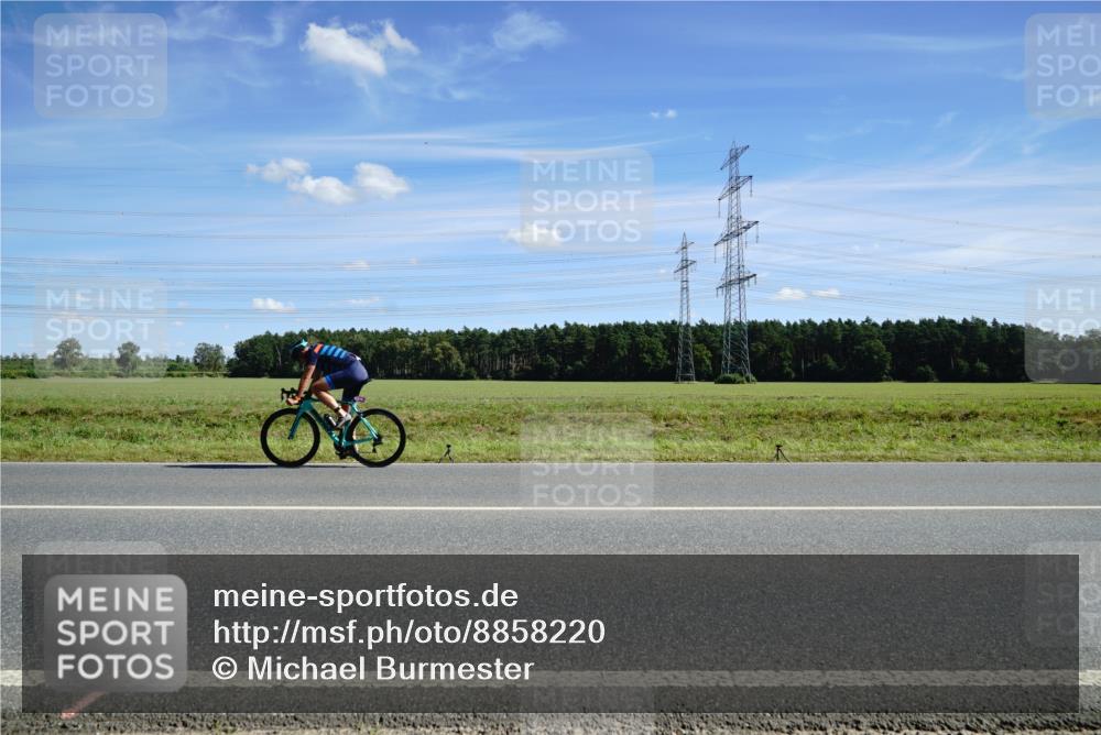 07.09.2025 - 19. Norderstedt Triathlon Michael Burmester http://msf.ph/oto/8858220 07.09.2025 13:07:37 Radfahren 230, 360 meine-sportfotos.de