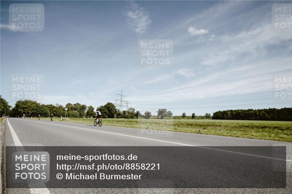 07.09.2025 - 19. Norderstedt Triathlon Michael Burmester http://msf.ph/oto/8858221 07.09.2025 12:30:45 Radfahren 1248 meine-sportfotos.de
