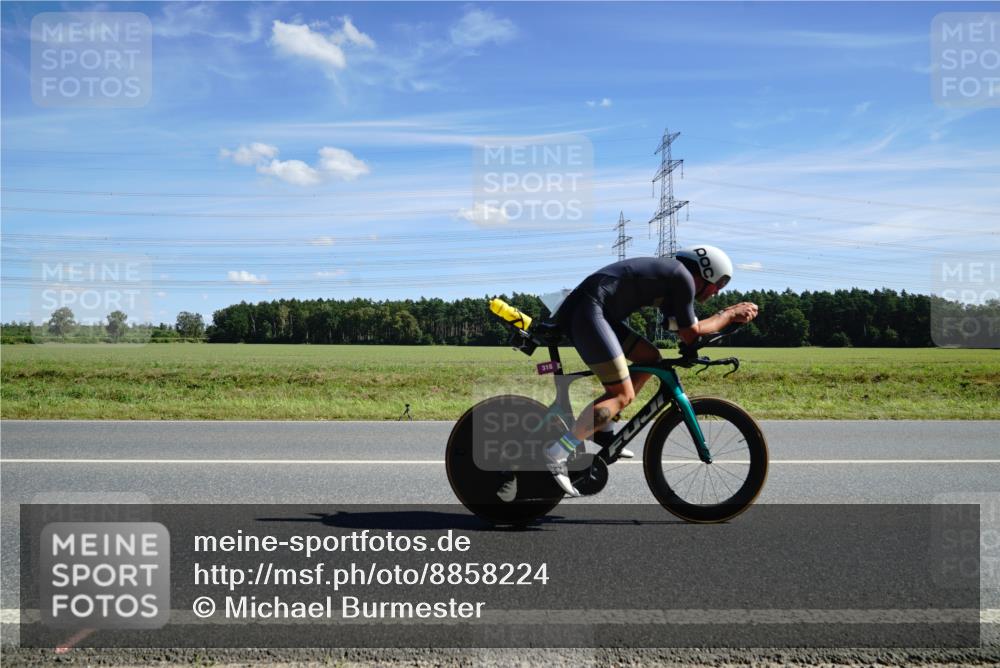 07.09.2025 - 19. Norderstedt Triathlon Michael Burmester http://msf.ph/oto/8858224 07.09.2025 13:07:41 Radfahren 318 meine-sportfotos.de