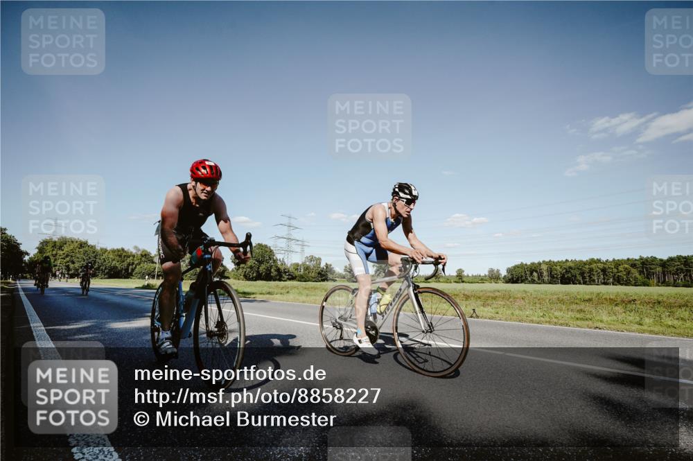 07.09.2025 - 19. Norderstedt Triathlon Michael Burmester http://msf.ph/oto/8858227 07.09.2025 15:37:57 Radfahren 390, 443, 454, 893, 1446, 1510 meine-sportfotos.de