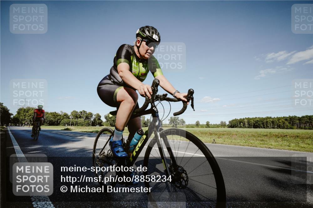 07.09.2025 - 19. Norderstedt Triathlon Michael Burmester http://msf.ph/oto/8858234 07.09.2025 15:37:59 Radfahren 390, 443, 454, 893, 1510 meine-sportfotos.de