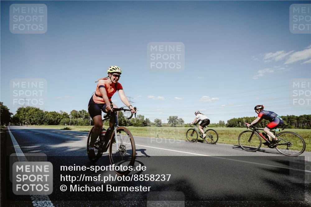 07.09.2025 - 19. Norderstedt Triathlon Michael Burmester http://msf.ph/oto/8858237 07.09.2025 15:38:00 Radfahren 390, 443, 454, 893 meine-sportfotos.de
