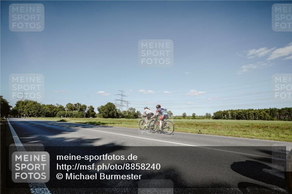 07.09.2025 - 19. Norderstedt Triathlon Michael Burmester http://msf.ph/oto/8858240 07.09.2025 15:38:00 Radfahren 390, 443, 454, 893 meine-sportfotos.de