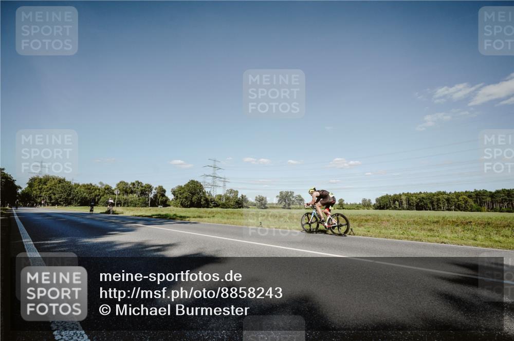 07.09.2025 - 19. Norderstedt Triathlon Michael Burmester http://msf.ph/oto/8858243 07.09.2025 15:38:03 Radfahren 390 meine-sportfotos.de