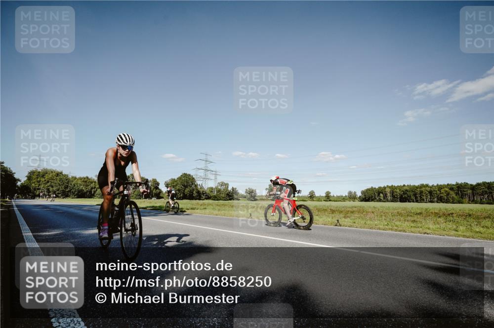 07.09.2025 - 19. Norderstedt Triathlon Michael Burmester http://msf.ph/oto/8858250 07.09.2025 15:38:09 Radfahren 940 meine-sportfotos.de