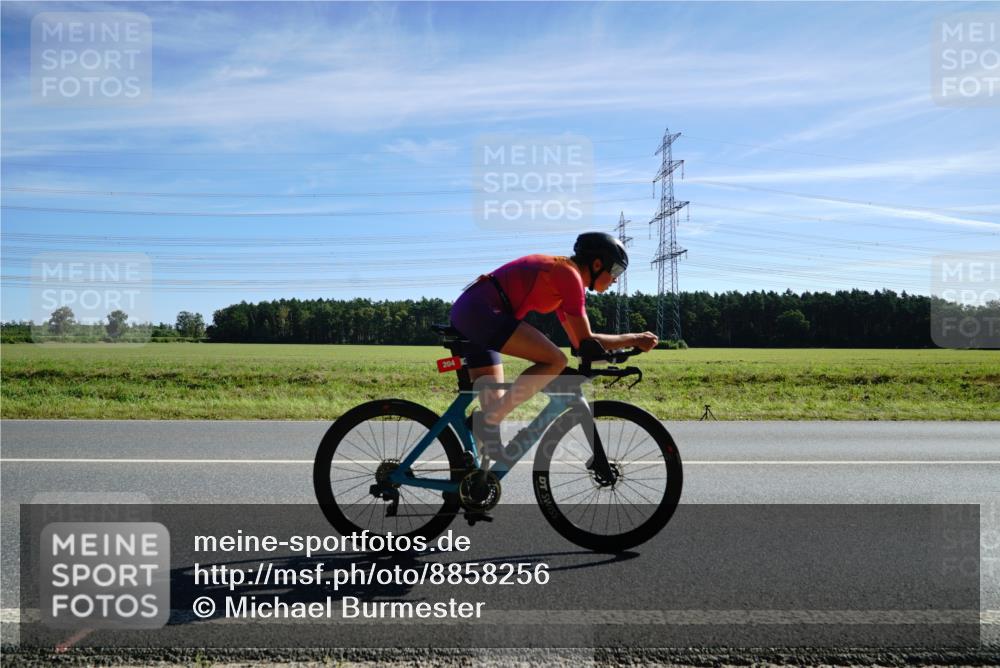 07.09.2025 - 19. Norderstedt Triathlon Michael Burmester http://msf.ph/oto/8858256 07.09.2025 11:28:11 Radfahren 204, 746, 1218 meine-sportfotos.de