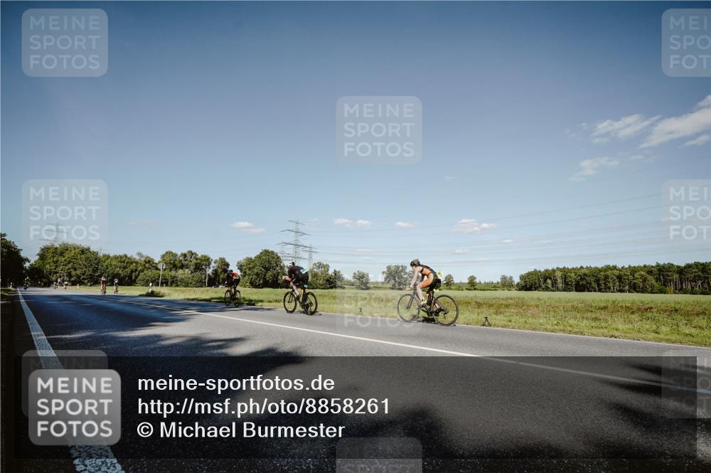 07.09.2025 - 19. Norderstedt Triathlon Michael Burmester http://msf.ph/oto/8858261 07.09.2025 15:38:12 Radfahren 940 meine-sportfotos.de