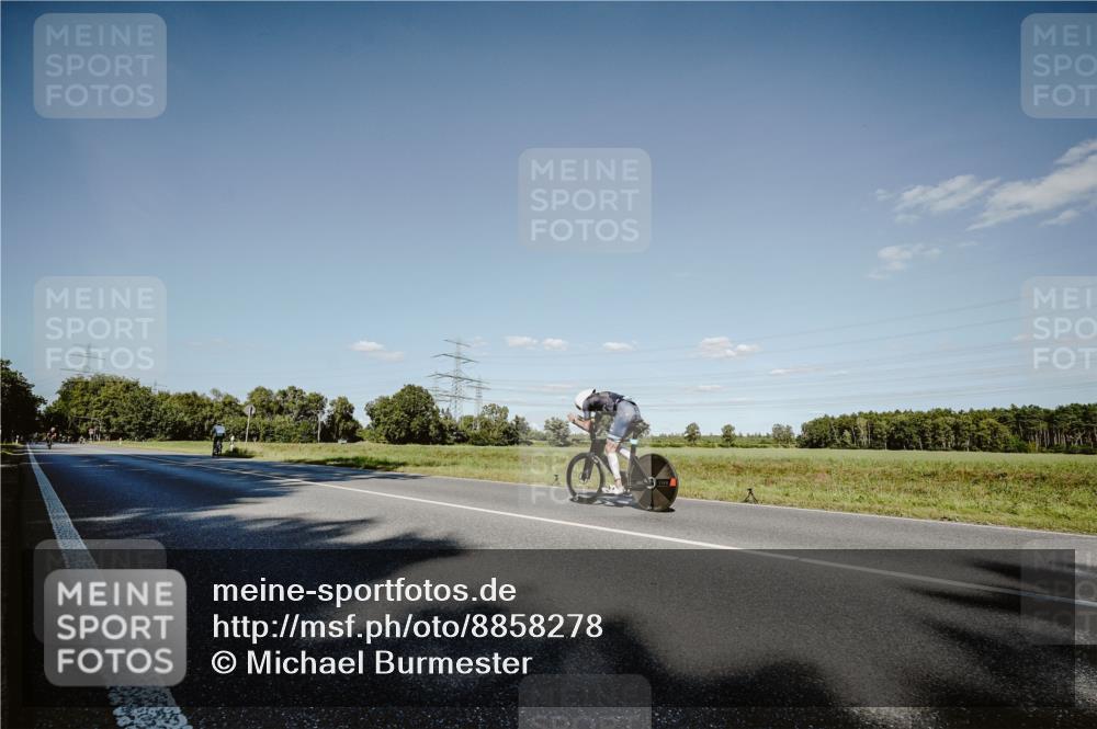 07.09.2025 - 19. Norderstedt Triathlon Michael Burmester http://msf.ph/oto/8858278 07.09.2025 15:38:27 Radfahren  meine-sportfotos.de