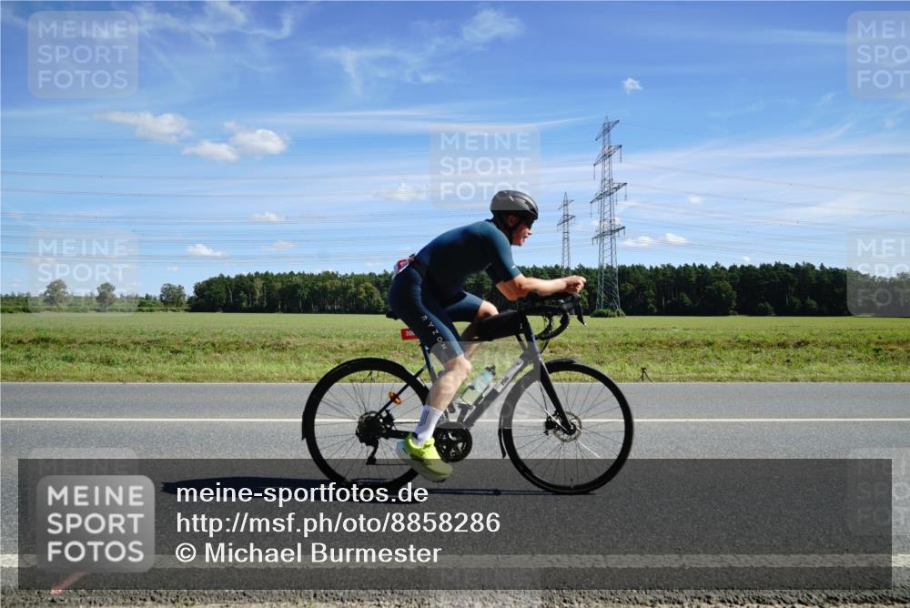 07.09.2025 - 19. Norderstedt Triathlon Michael Burmester http://msf.ph/oto/8858286 07.09.2025 13:08:57 Radfahren 193, 206 meine-sportfotos.de
