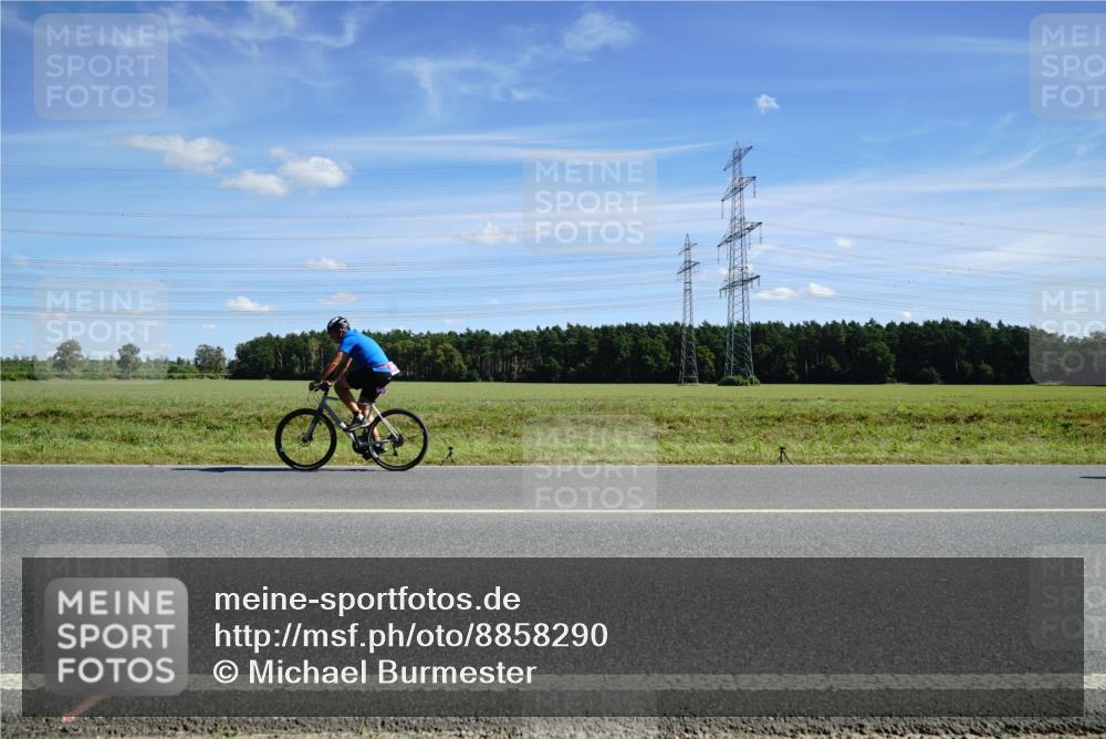 07.09.2025 - 19. Norderstedt Triathlon Michael Burmester http://msf.ph/oto/8858290 07.09.2025 13:08:58 Radfahren 206 meine-sportfotos.de