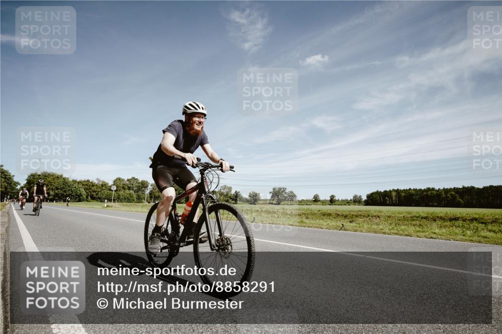 07.09.2025 - 19. Norderstedt Triathlon Michael Burmester http://msf.ph/oto/8858291 07.09.2025 12:31:24 Radfahren 227, 1238, 1311 meine-sportfotos.de
