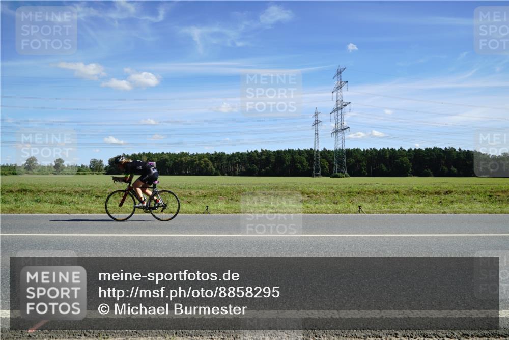 07.09.2025 - 19. Norderstedt Triathlon Michael Burmester http://msf.ph/oto/8858295 07.09.2025 13:08:59 Radfahren 206 meine-sportfotos.de