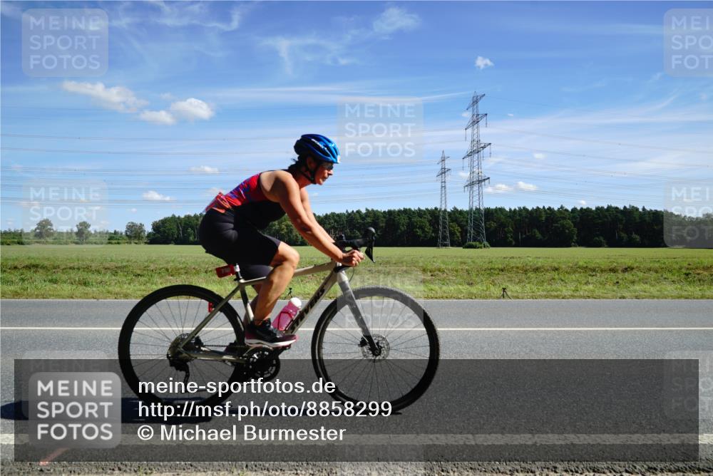 07.09.2025 - 19. Norderstedt Triathlon Michael Burmester http://msf.ph/oto/8858299 07.09.2025 13:09:16 Radfahren 351, 789 meine-sportfotos.de
