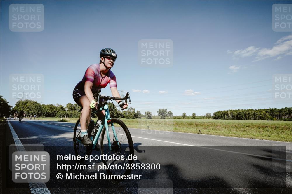 07.09.2025 - 19. Norderstedt Triathlon Michael Burmester http://msf.ph/oto/8858300 07.09.2025 15:38:43 Radfahren 408, 882, 938, 1442 meine-sportfotos.de