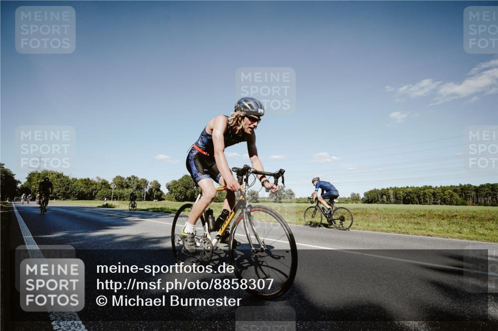 07.09.2025 - 19. Norderstedt Triathlon Michael Burmester http://msf.ph/oto/8858307 07.09.2025 15:38:45 Radfahren 402, 408, 882, 1442 meine-sportfotos.de