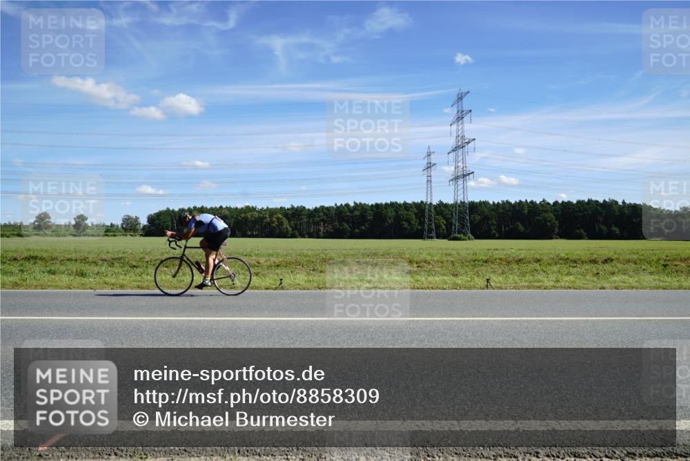 07.09.2025 - 19. Norderstedt Triathlon Michael Burmester http://msf.ph/oto/8858309 07.09.2025 13:09:24 Radfahren 321 meine-sportfotos.de