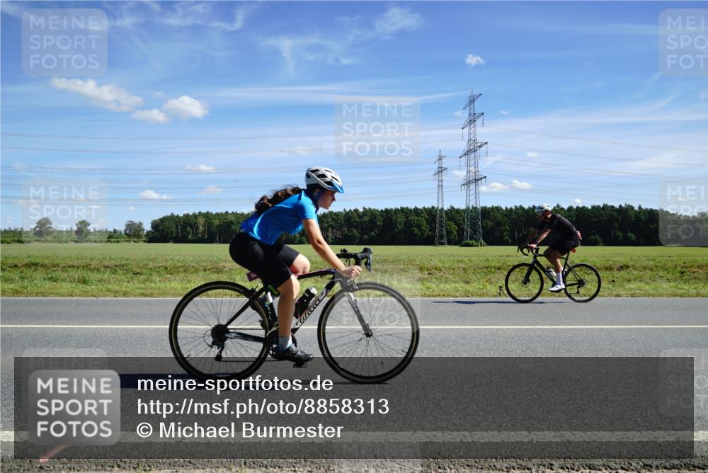 07.09.2025 - 19. Norderstedt Triathlon Michael Burmester http://msf.ph/oto/8858313 07.09.2025 13:09:25 Radfahren 321 meine-sportfotos.de