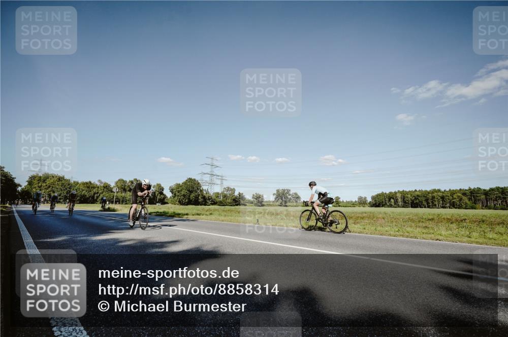 07.09.2025 - 19. Norderstedt Triathlon Michael Burmester http://msf.ph/oto/8858314 07.09.2025 15:38:48 Radfahren 402, 504, 882, 1432, 1442, 1454 meine-sportfotos.de