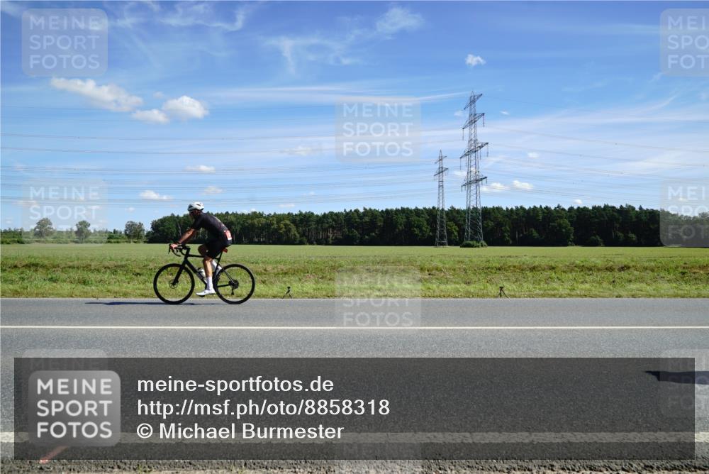 07.09.2025 - 19. Norderstedt Triathlon Michael Burmester http://msf.ph/oto/8858318 07.09.2025 13:09:26 Radfahren 321 meine-sportfotos.de