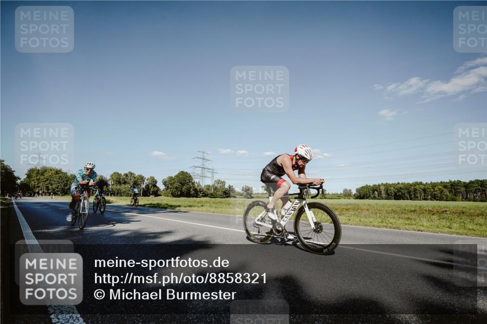 07.09.2025 - 19. Norderstedt Triathlon Michael Burmester http://msf.ph/oto/8858321 07.09.2025 15:38:50 Radfahren 402, 504, 1432, 1454 meine-sportfotos.de